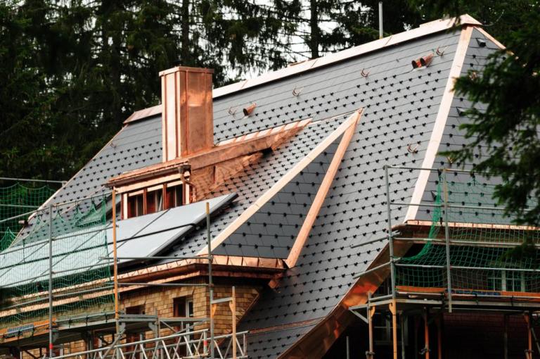 Rénovation de toiture à Blain, faut-il opter pour l'ardoise ?